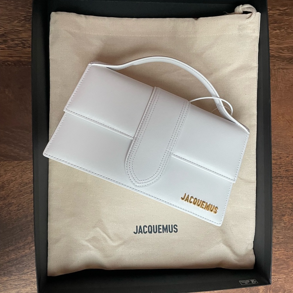 Le grand Bambino!
Handbag with adjustable crossbody strap.